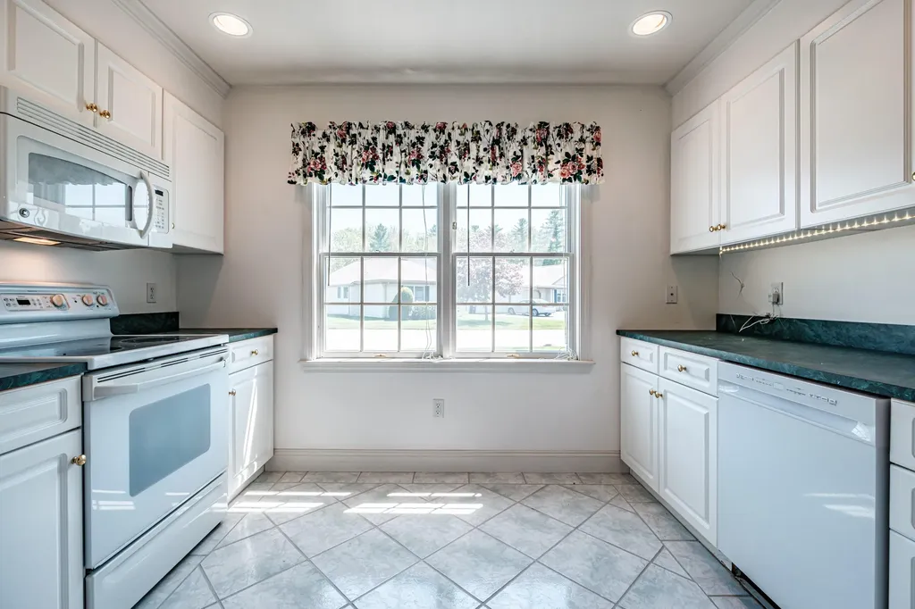 67 Southpointe Drive Scarborough ME 04074