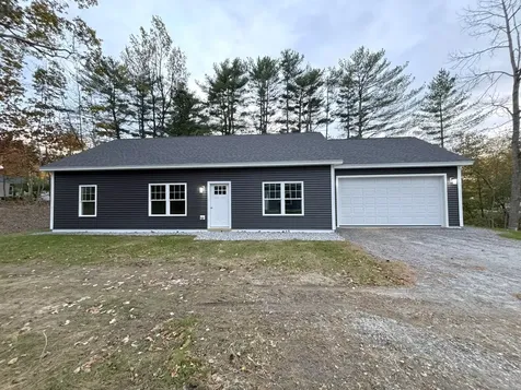 11 Car-ty Court Lewiston ME 04240