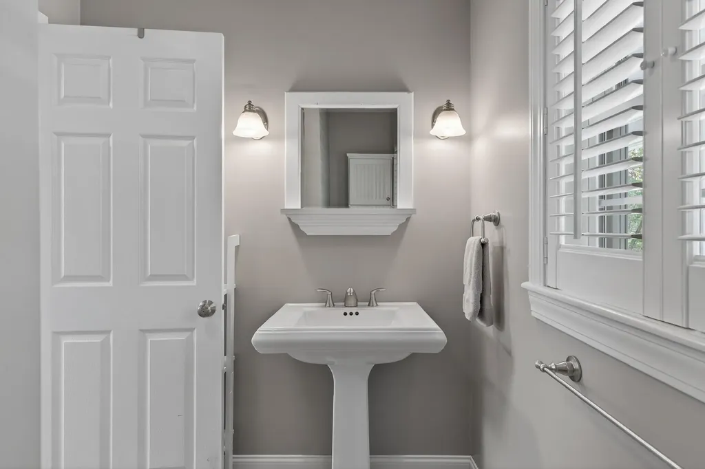 25 Hillview Lane Lewiston ME 04240