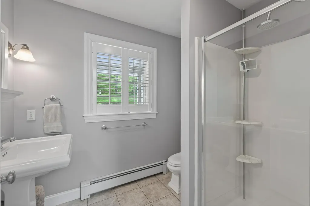 25 Hillview Lane Lewiston ME 04240