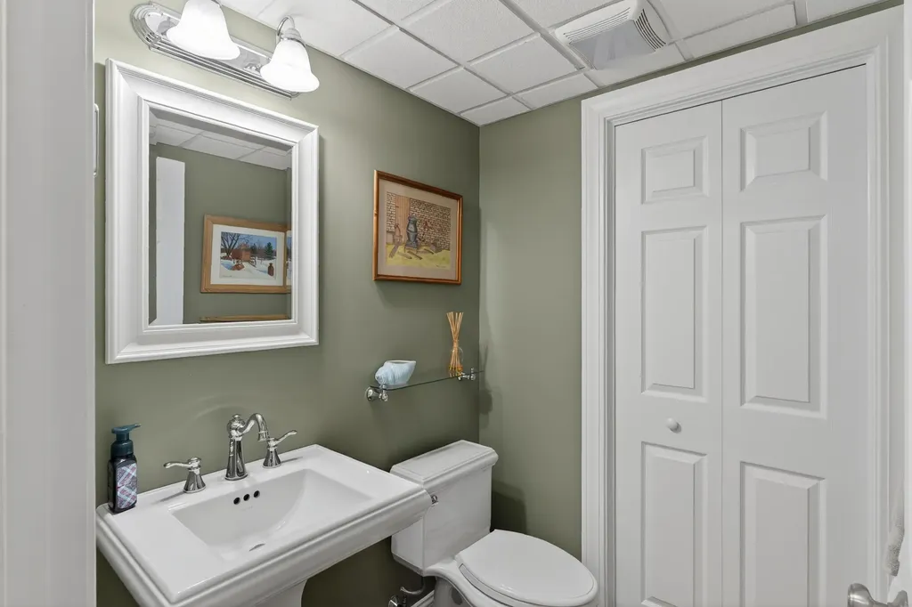 25 Hillview Lane Lewiston ME 04240