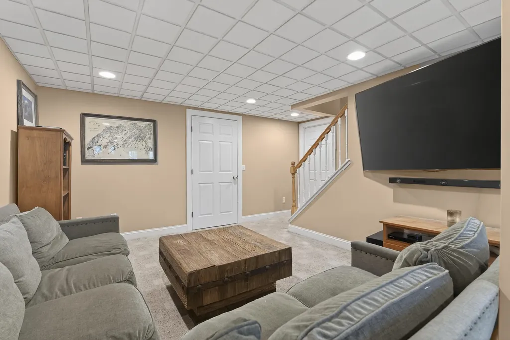 25 Hillview Lane Lewiston ME 04240