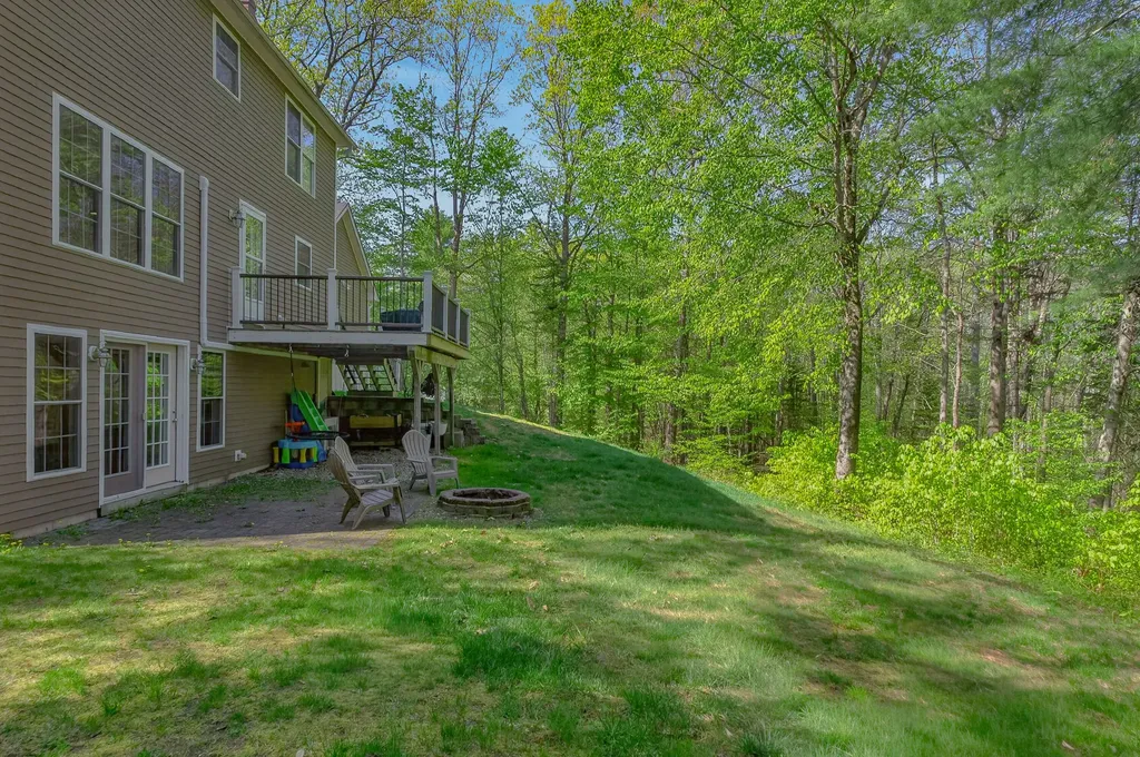 25 Hillview Lane Lewiston ME 04240