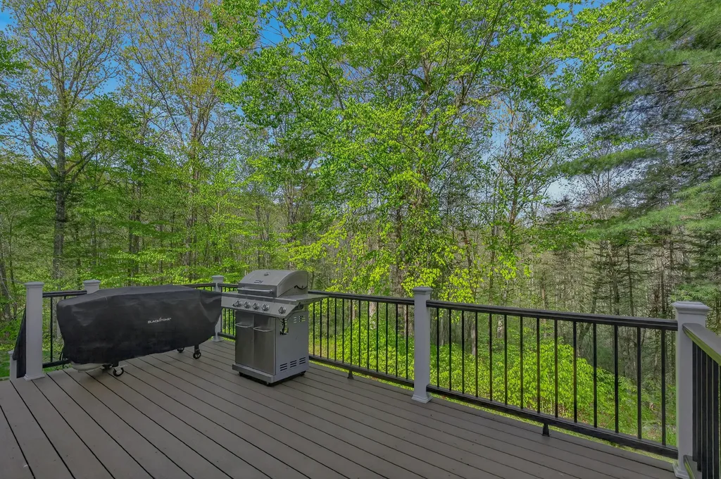25 Hillview Lane Lewiston ME 04240