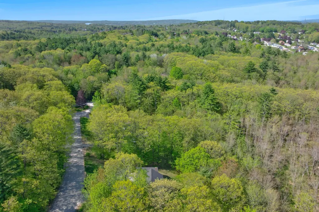 25 Hillview Lane Lewiston ME 04240