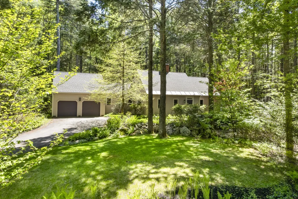 26 Stonebridge Circle Newcastle ME 04553
