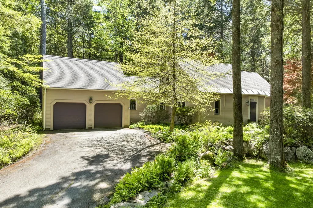 26 Stonebridge Circle Newcastle ME 04553