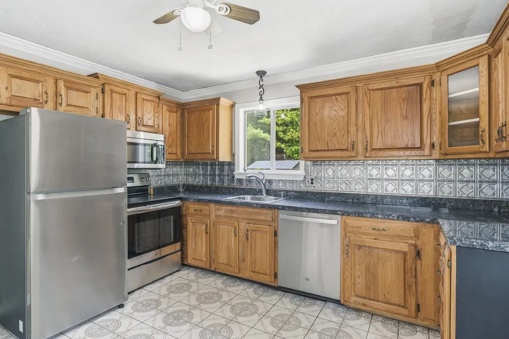 43 Glenwood Avenue Saco ME 04072