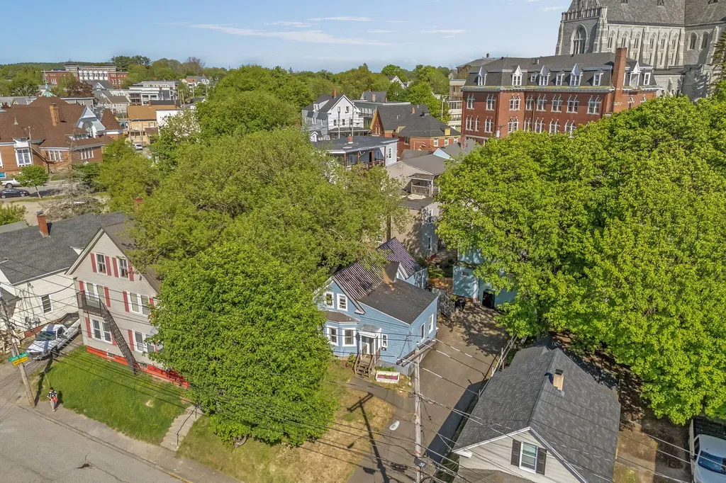 77 Oak Street Lewiston ME 04240