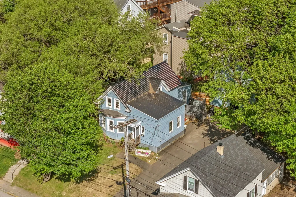 77 Oak Street Lewiston ME 04240