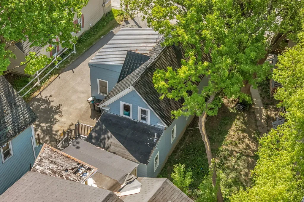 77 Oak Street Lewiston ME 04240