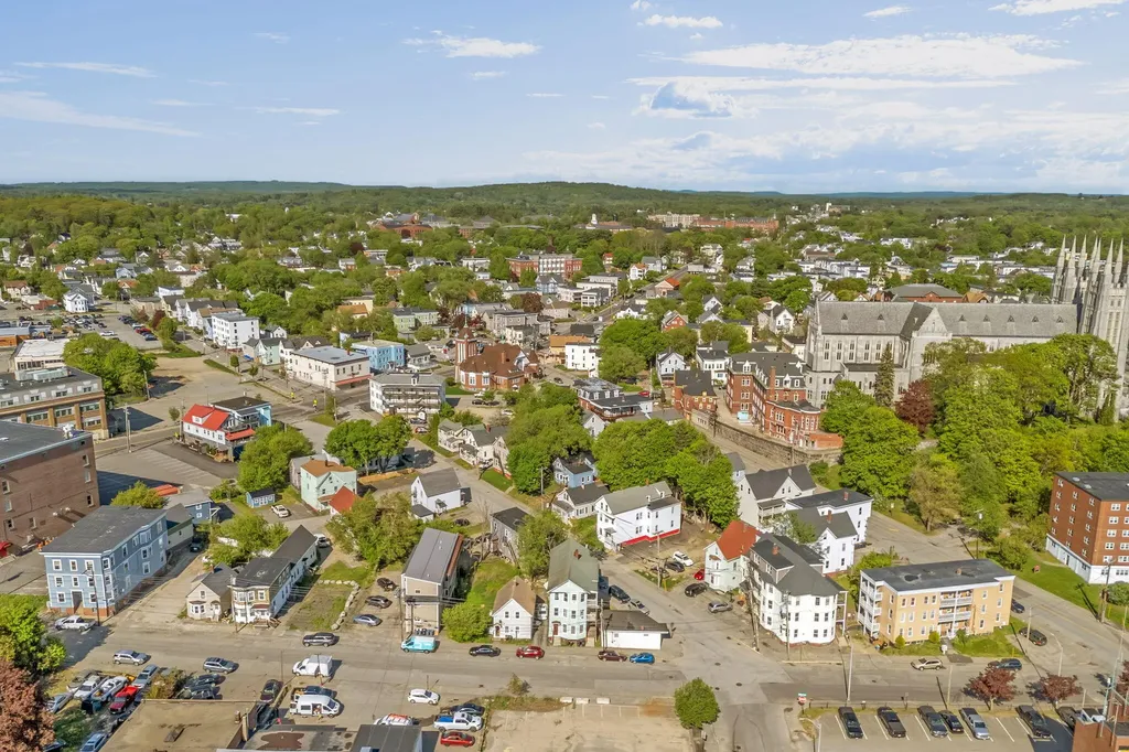 77 Oak Street Lewiston ME 04240
