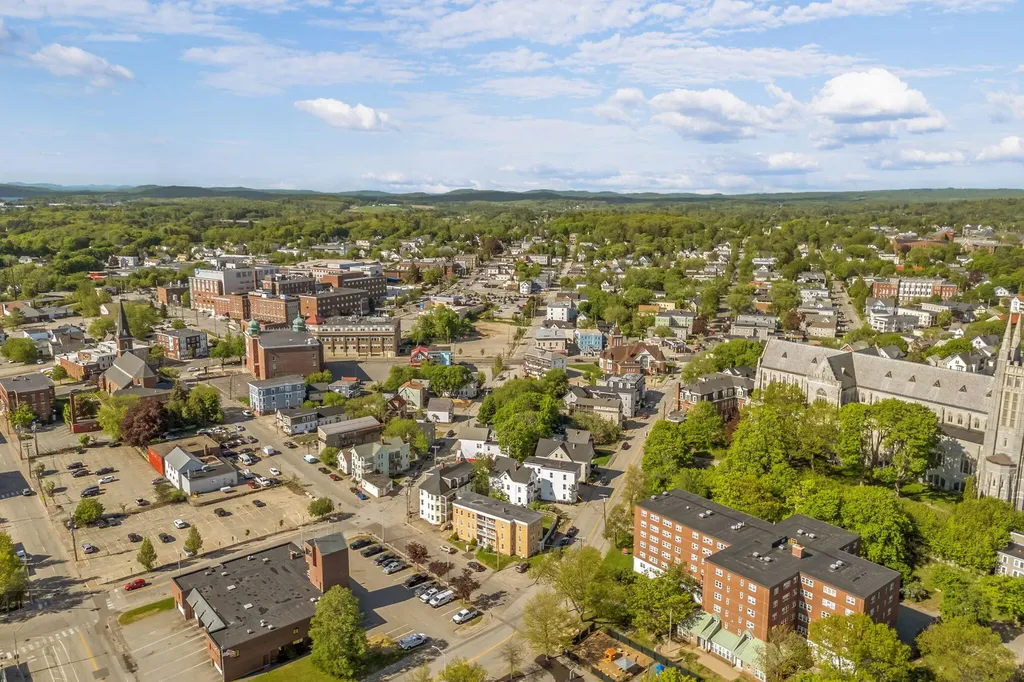 77 Oak Street Lewiston ME 04240
