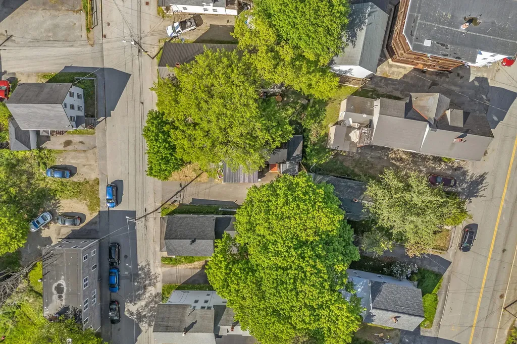 77 Oak Street Lewiston ME 04240