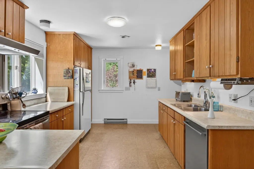 426 Bay Road Bowdoinham ME 04008