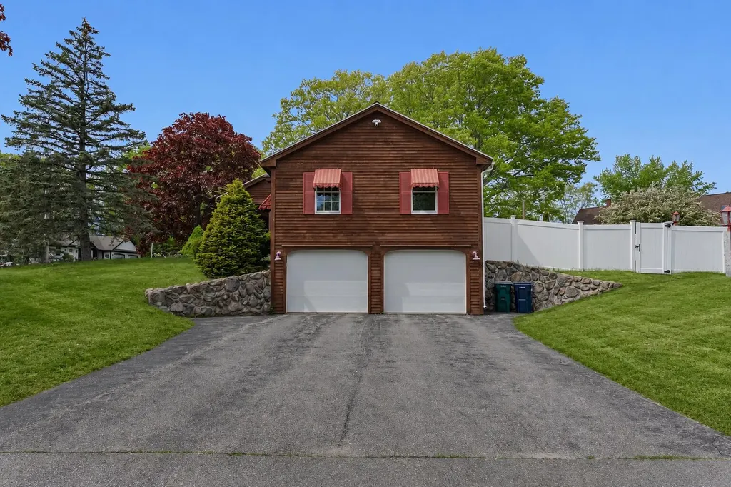 2 Abby Lane Biddeford ME 04005
