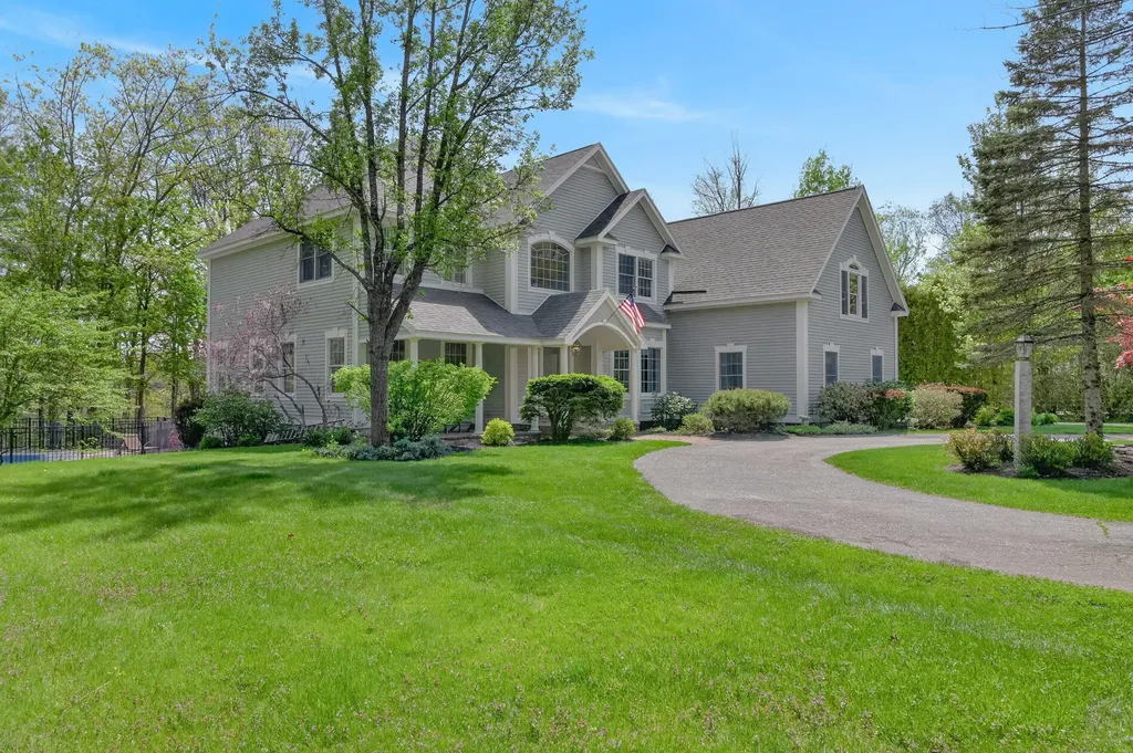 26 Veronica Lane Falmouth ME 04105