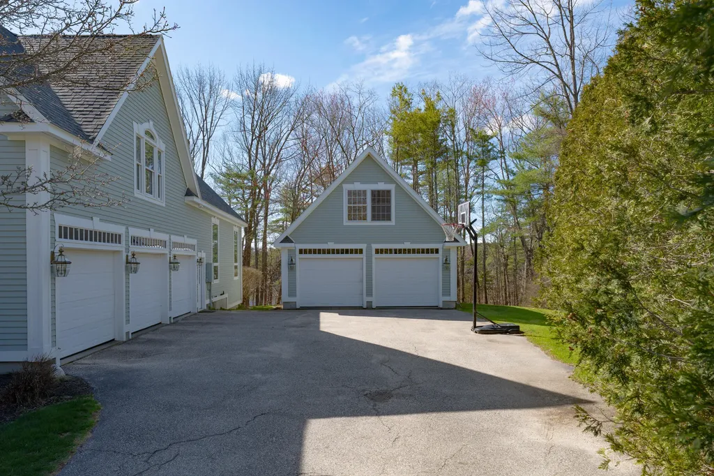 26 Veronica Lane Falmouth ME 04105