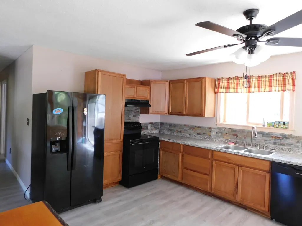 25 Brandy Lane Hudson ME 04449