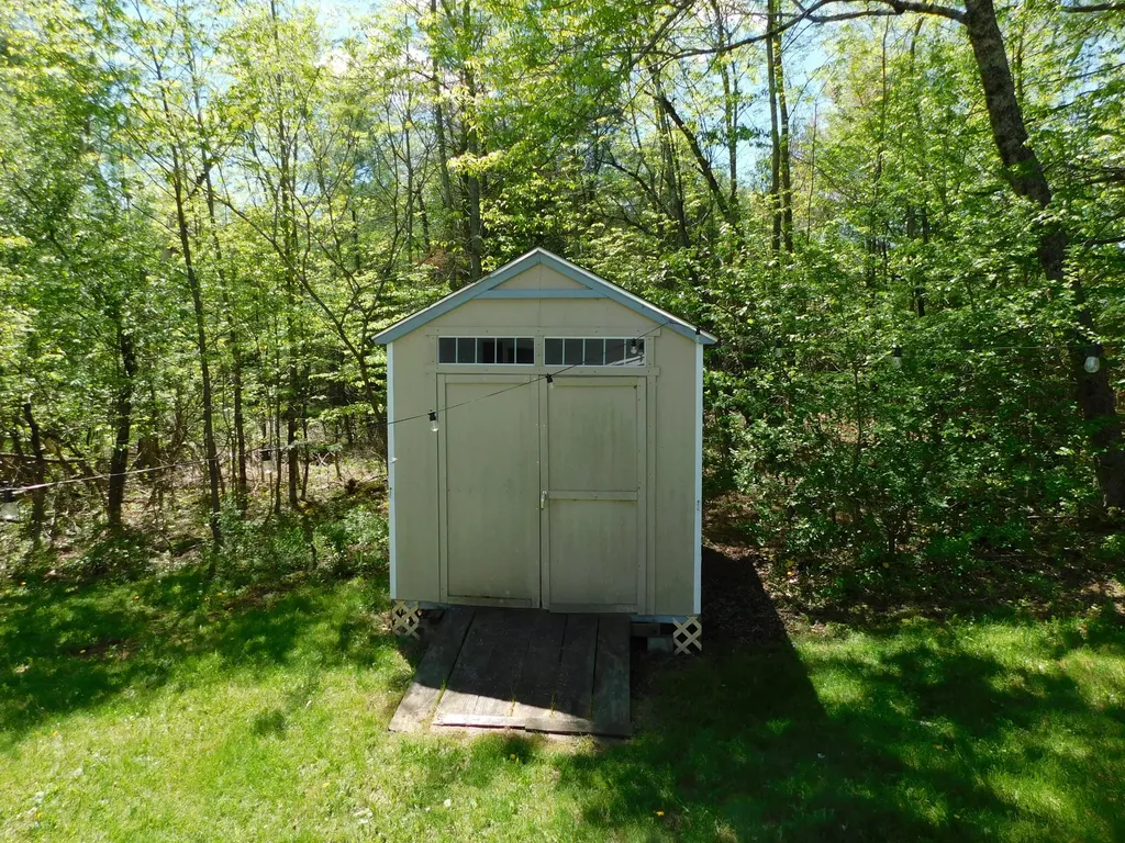25 Brandy Lane Hudson ME 04449