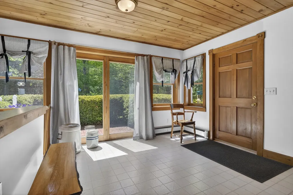 44 Jeffrey Road Minot ME 04258