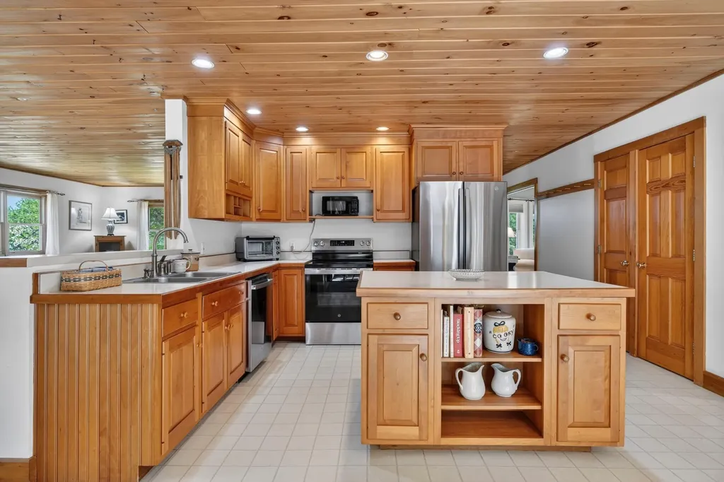 44 Jeffrey Road Minot ME 04258