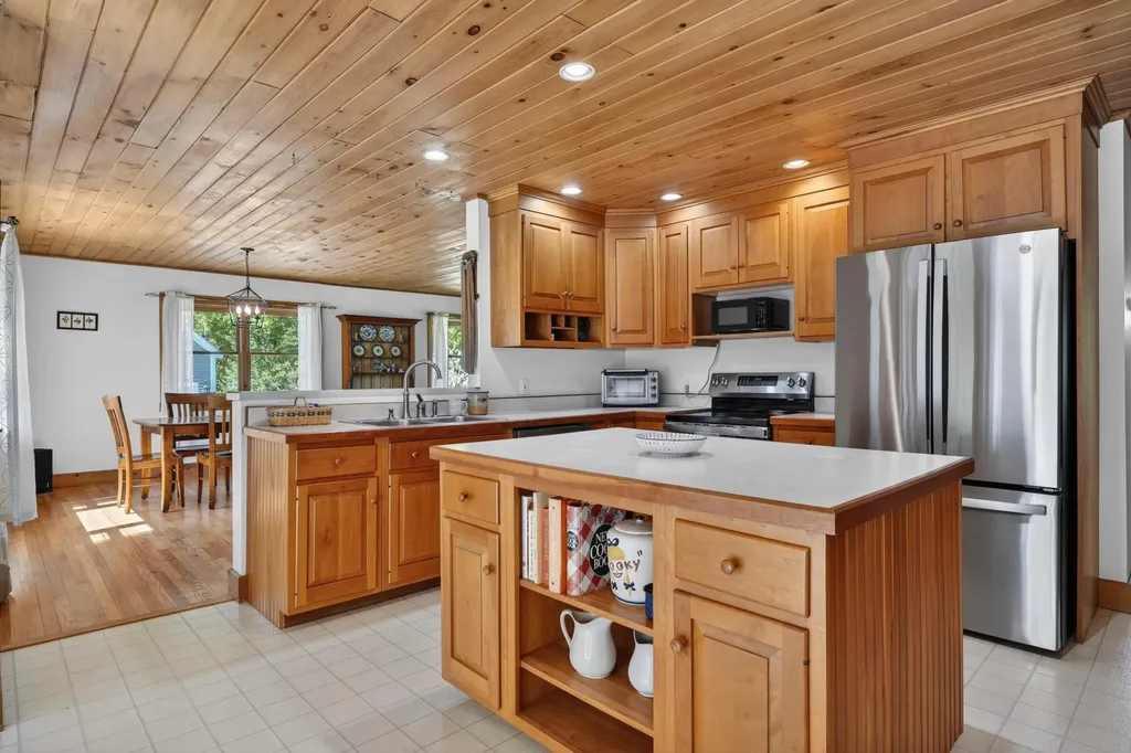 44 Jeffrey Road Minot ME 04258