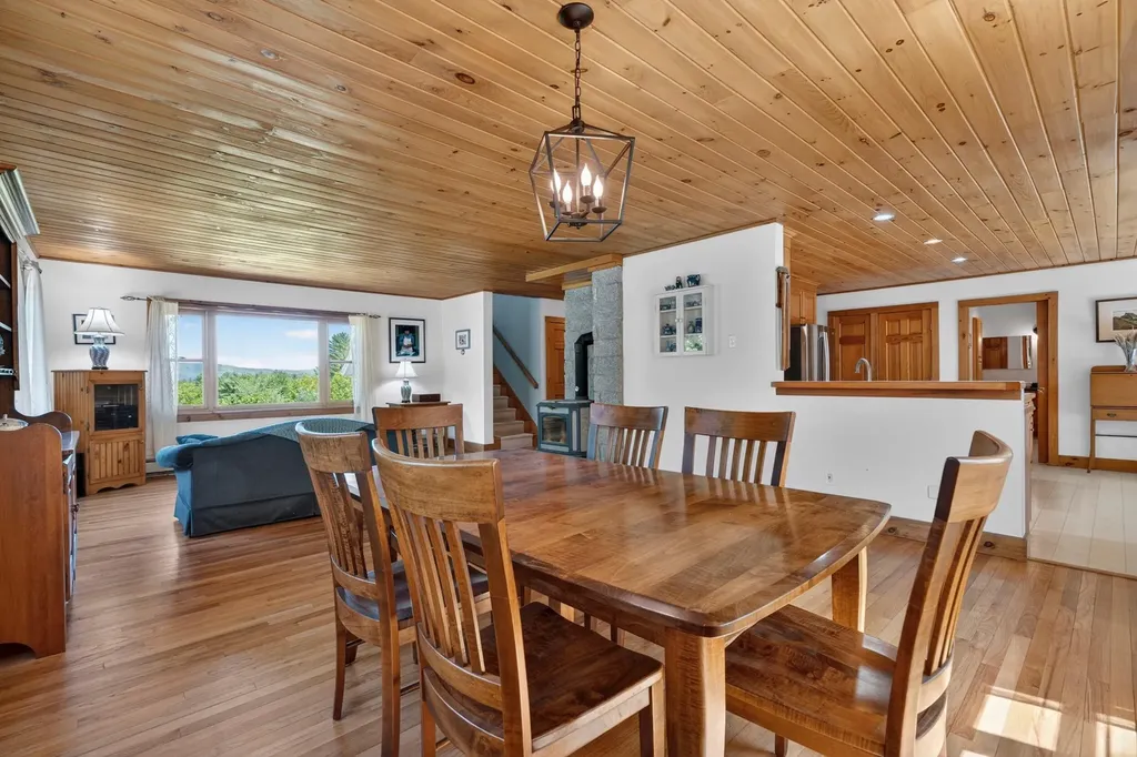 44 Jeffrey Road Minot ME 04258