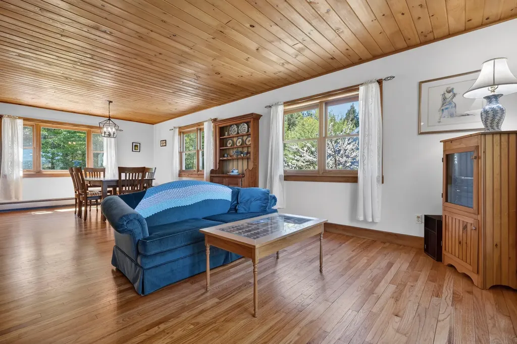 44 Jeffrey Road Minot ME 04258