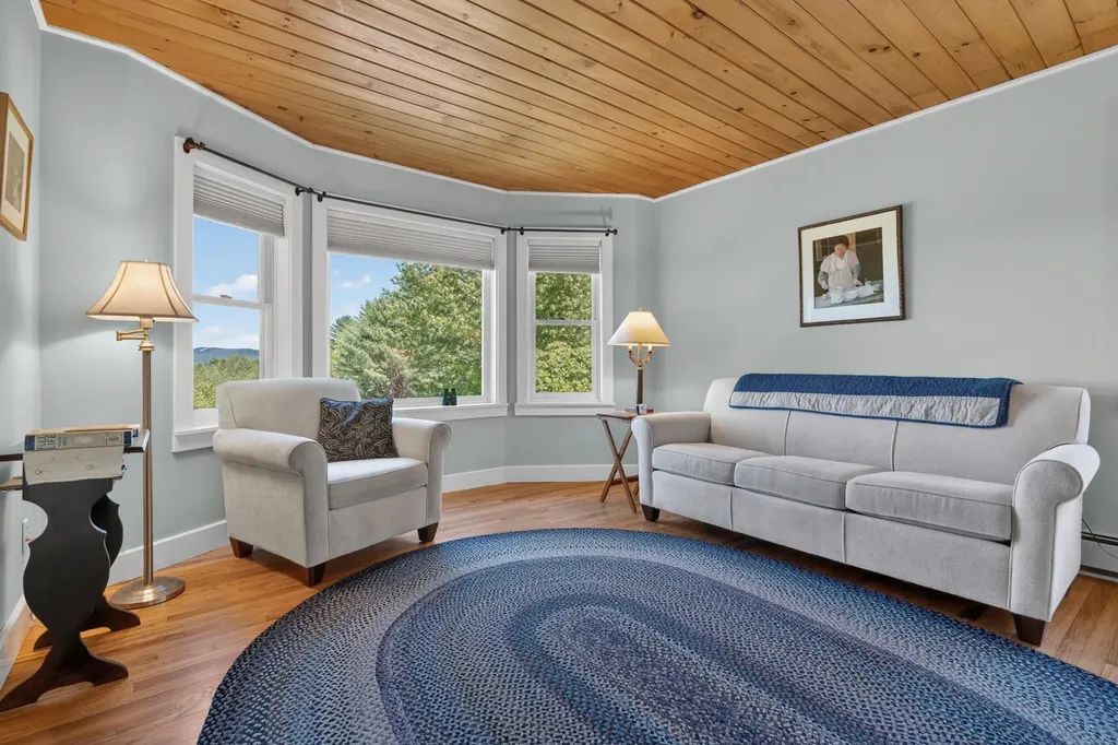 44 Jeffrey Road Minot ME 04258