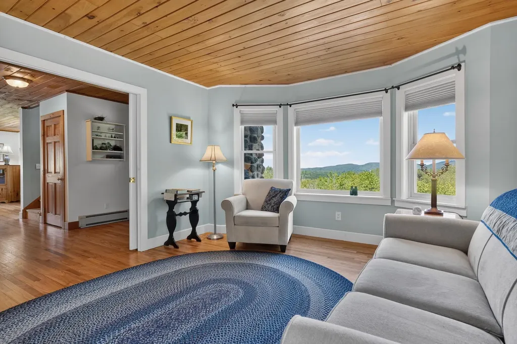 44 Jeffrey Road Minot ME 04258