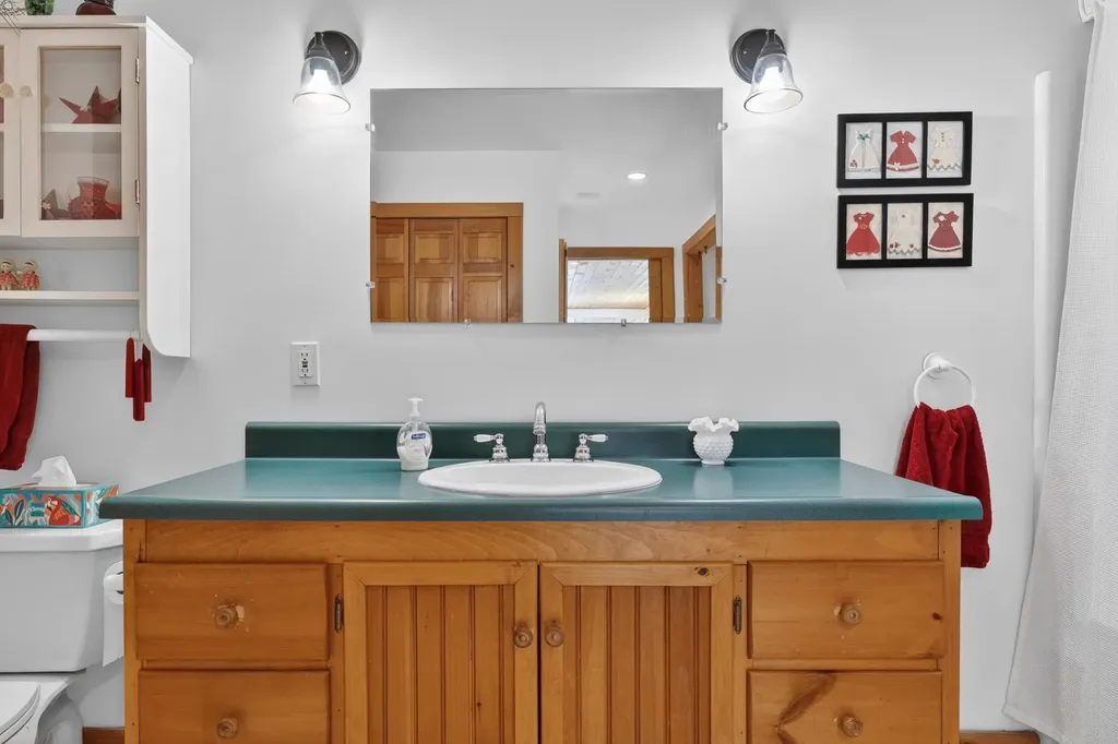 44 Jeffrey Road Minot ME 04258
