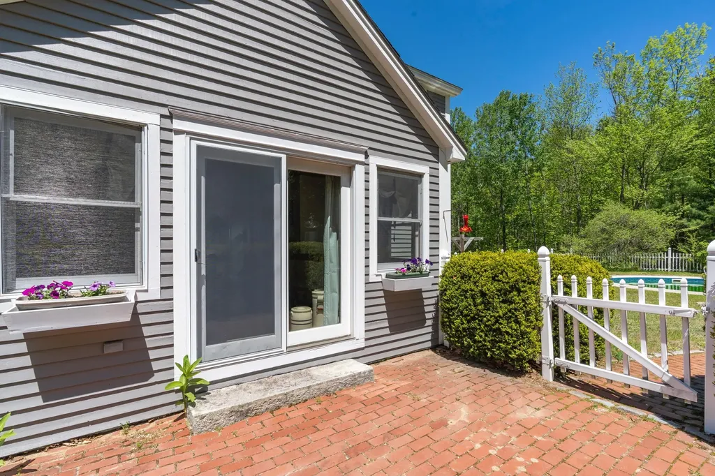 44 Jeffrey Road Minot ME 04258