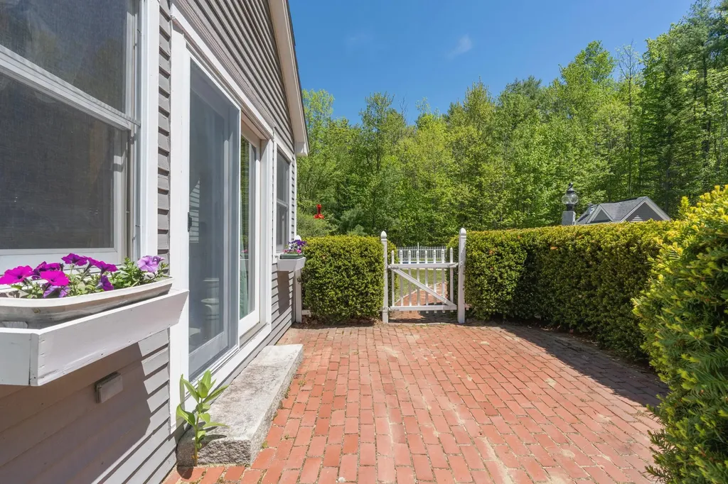 44 Jeffrey Road Minot ME 04258