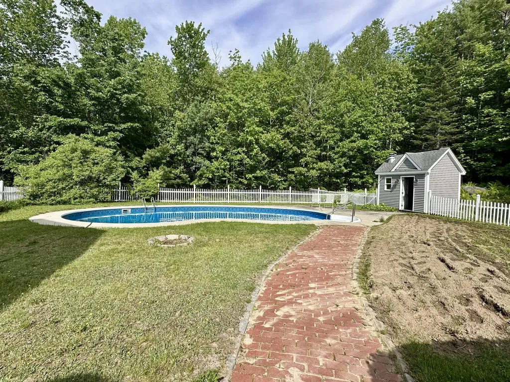 44 Jeffrey Road Minot ME 04258