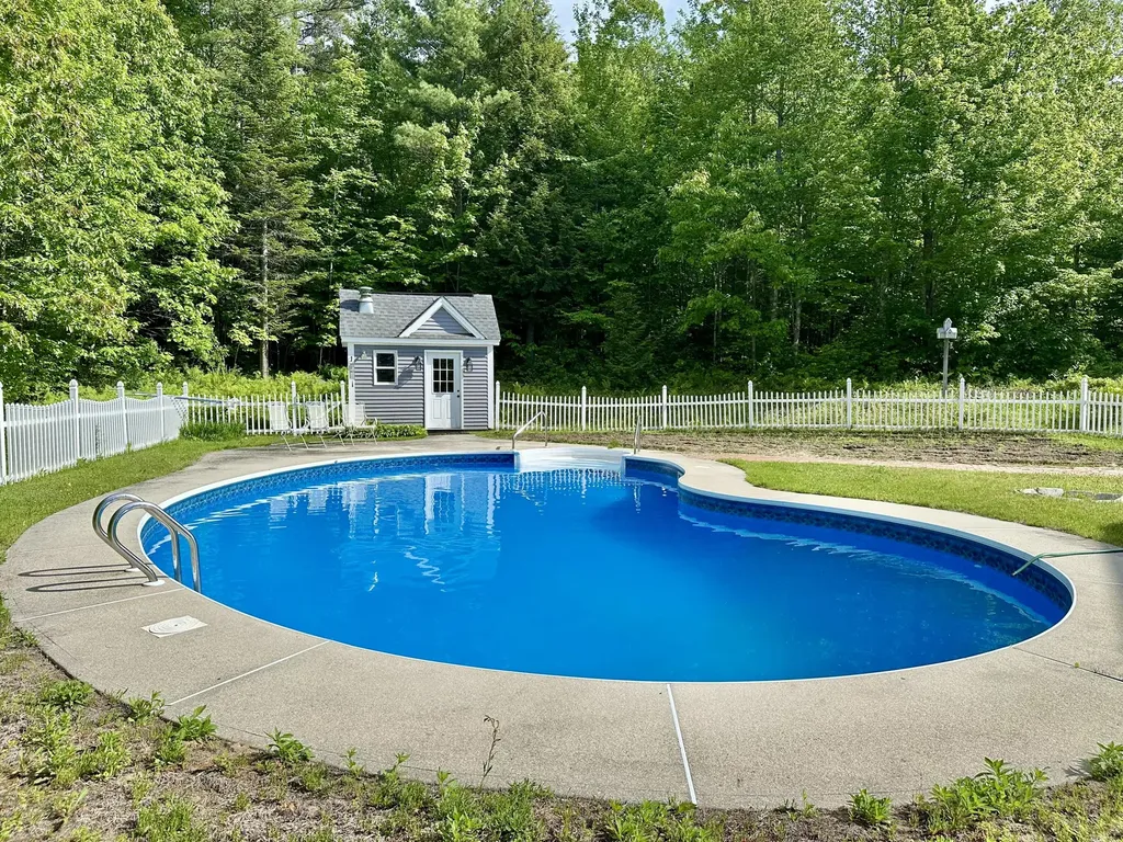 44 Jeffrey Road Minot ME 04258