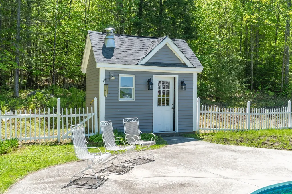 44 Jeffrey Road Minot ME 04258
