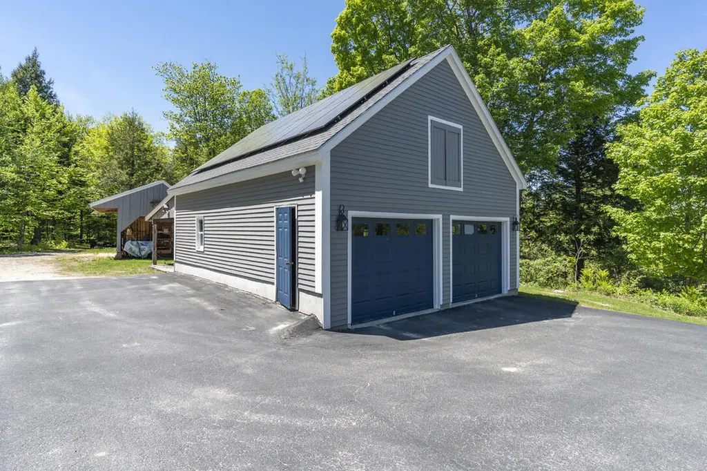 44 Jeffrey Road Minot ME 04258