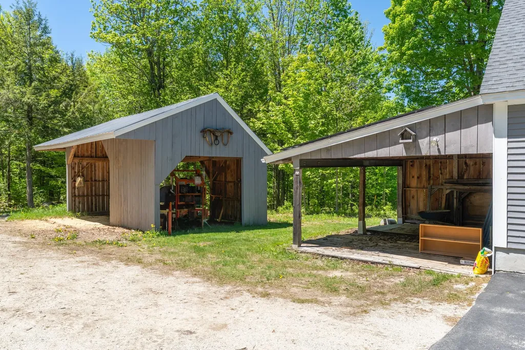 44 Jeffrey Road Minot ME 04258