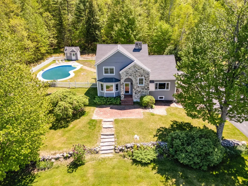 44 Jeffrey Road Minot ME 04258