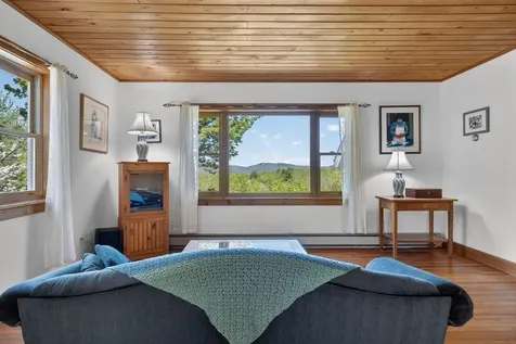 44 Jeffrey Road Minot ME 04258