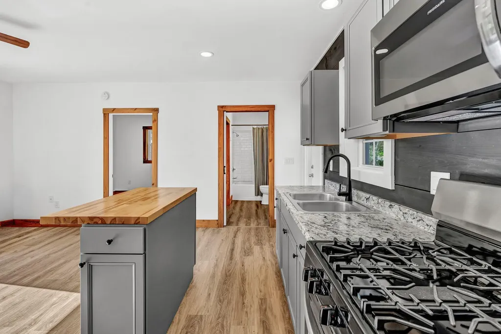 727 N Bend Road Surry ME 04684