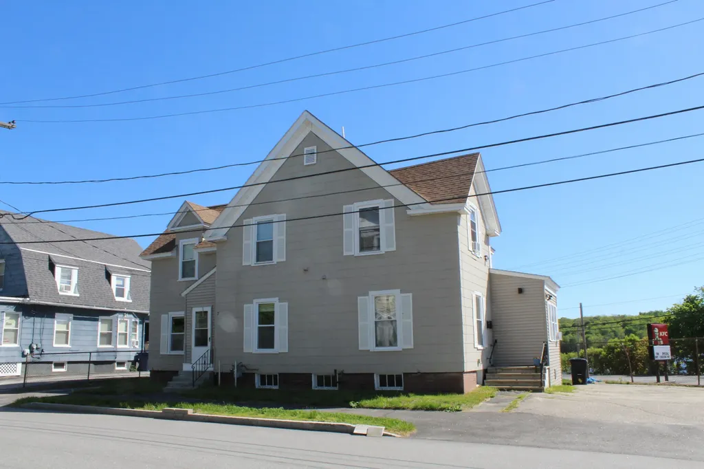 7 Grove Street Auburn ME 04210