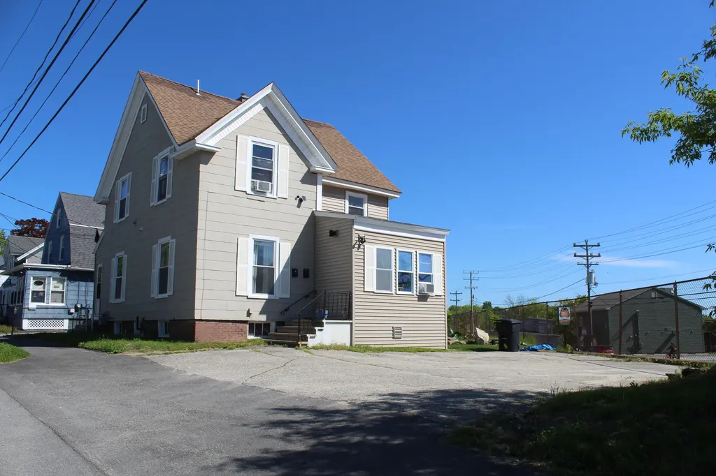 7 Grove Street Auburn ME 04210