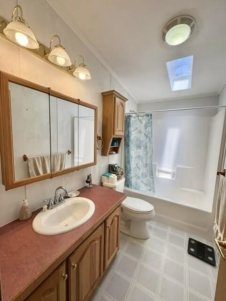 8 Windsor Drive Alfred ME 04002