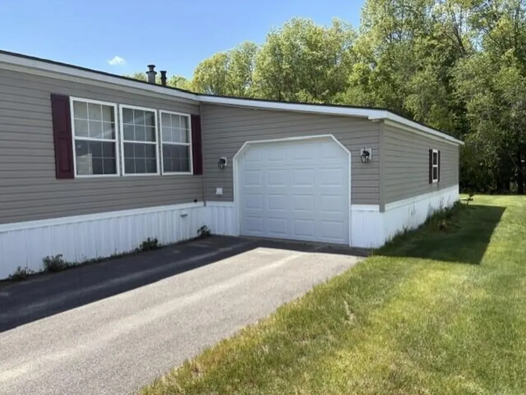 8 Windsor Drive Alfred ME 04002