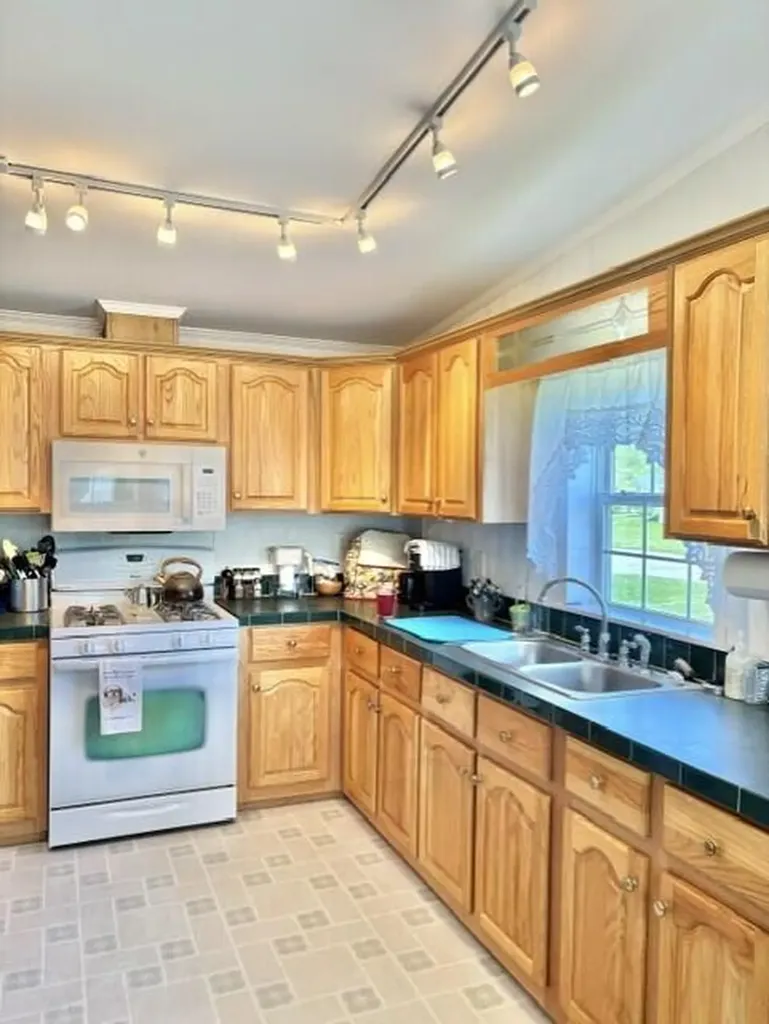 8 Windsor Drive Alfred ME 04002