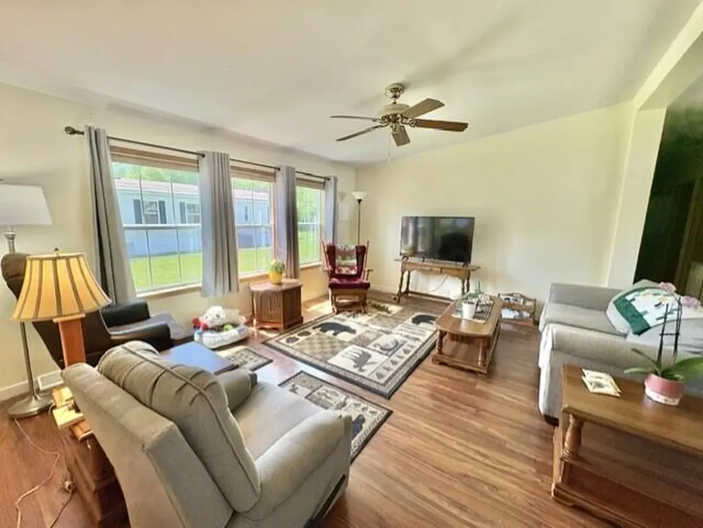 8 Windsor Drive Alfred ME 04002