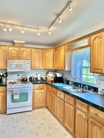 8 Windsor Drive Alfred ME 04002