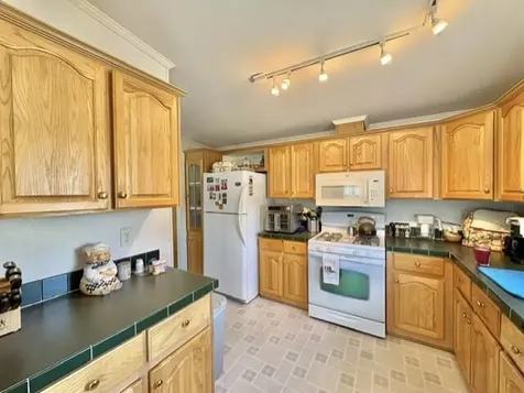 8 Windsor Drive Alfred ME 04002